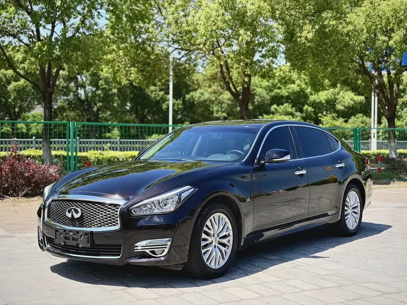 Infiniti Q70