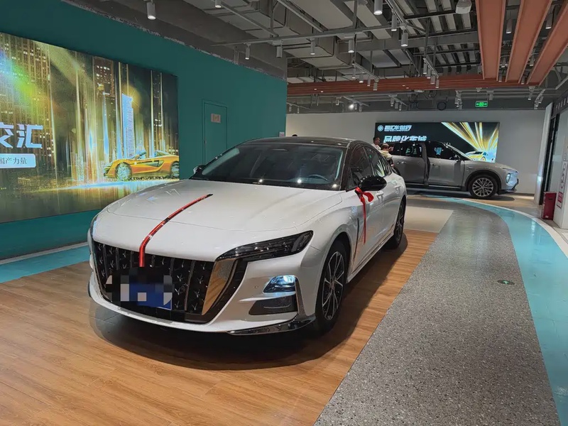 Hongqi H6