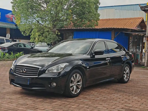 Infiniti Q70 2015