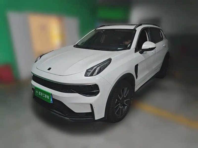 Lynk & Co 01