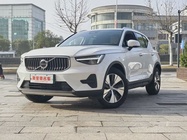 Volvo XC40 2025