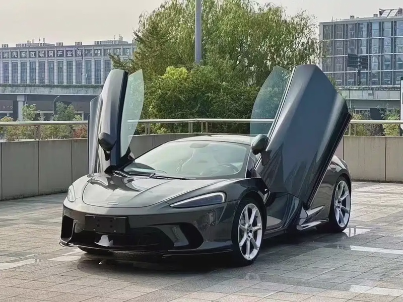 McLaren GT
