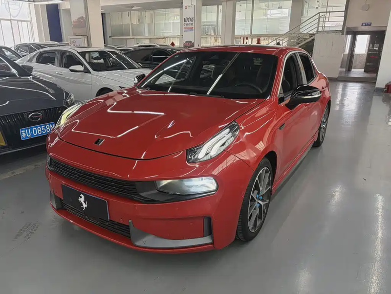 Lynk & Co 03