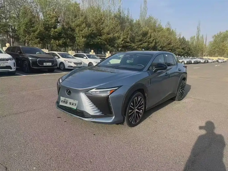 Lexus RZ