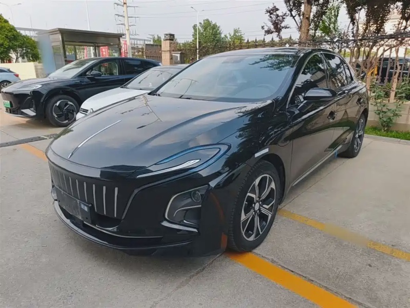Hongqi E-QM5
