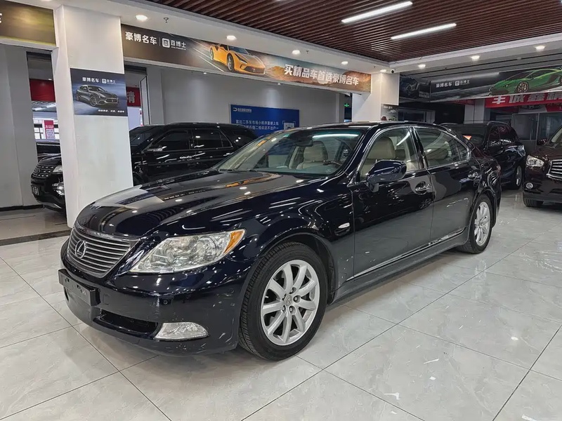 Lexus LS