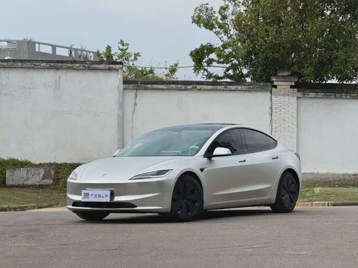 Tesla Model 3 2024