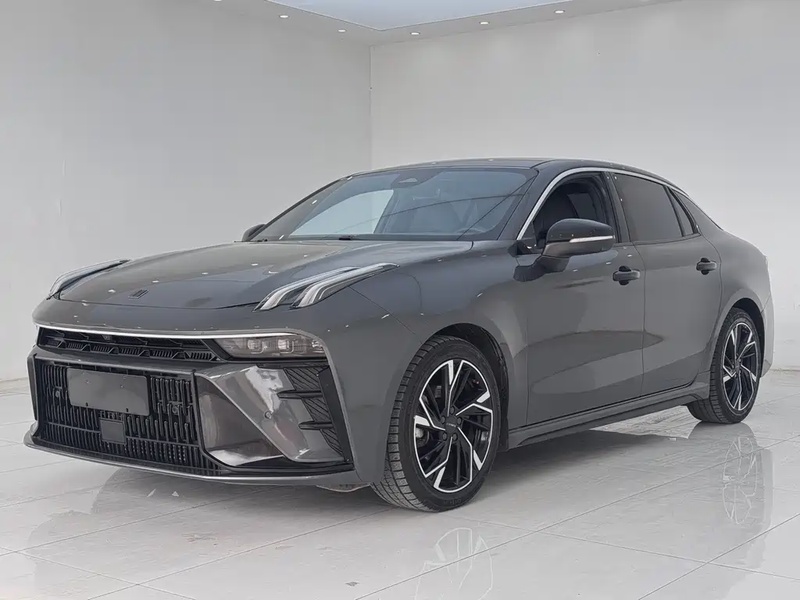 Lynk & Co 03