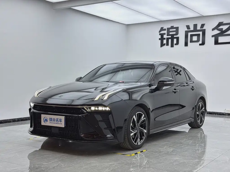 Lynk & Co 03