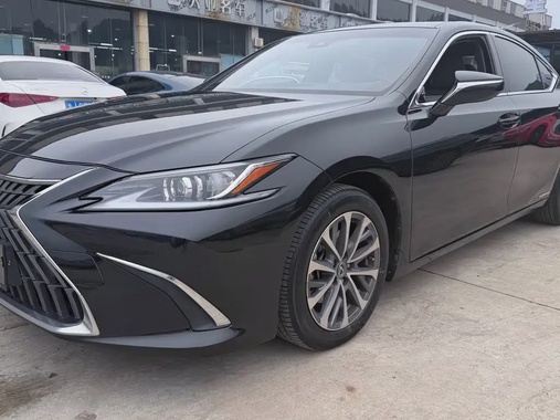 Lexus ES 2022