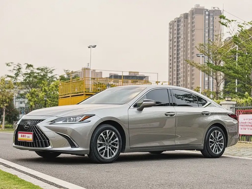 Lexus ES 2021