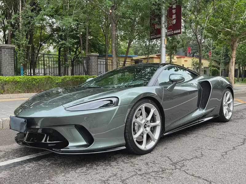 McLaren GT