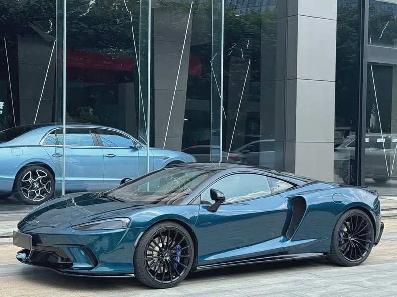 McLaren GT
