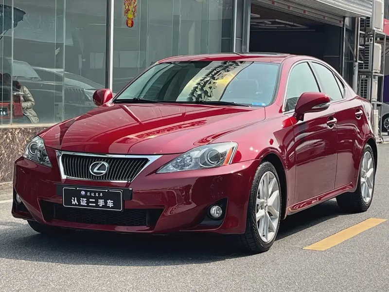 Lexus IS