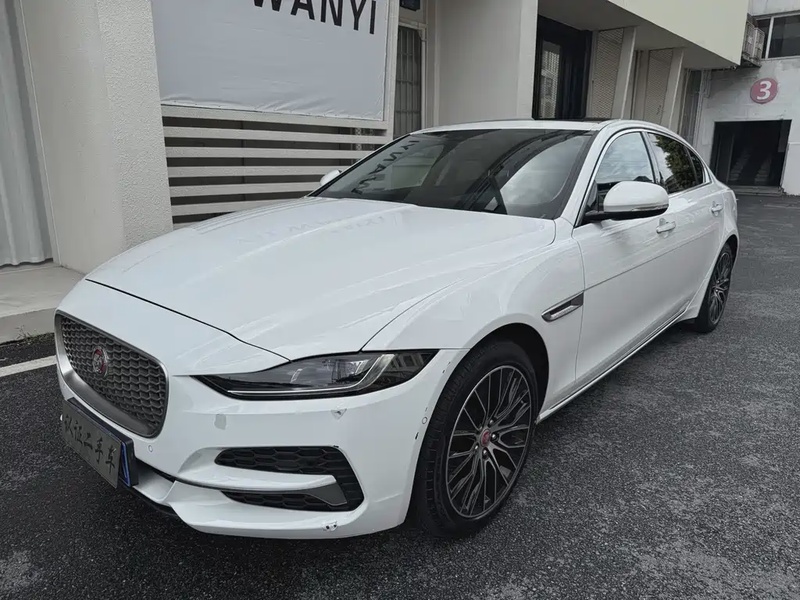 Jaguar XE