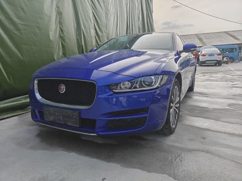 Jaguar XE