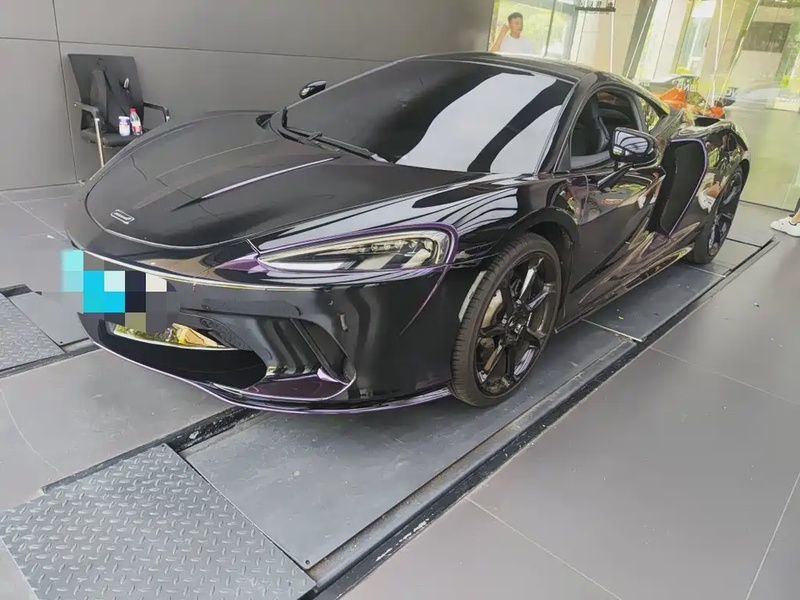 McLaren GT