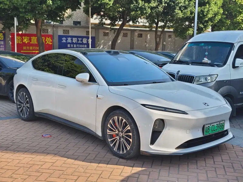 NIO ET5