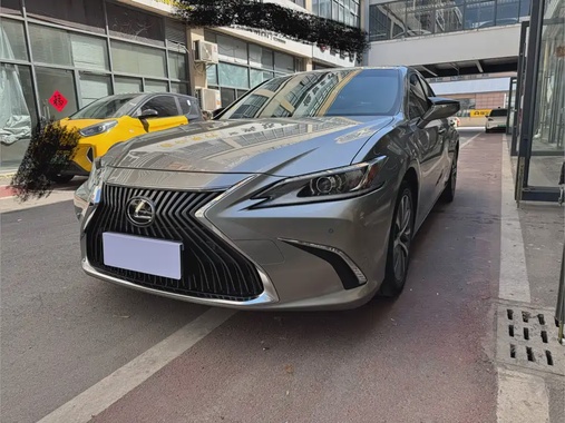 Lexus ES 2019