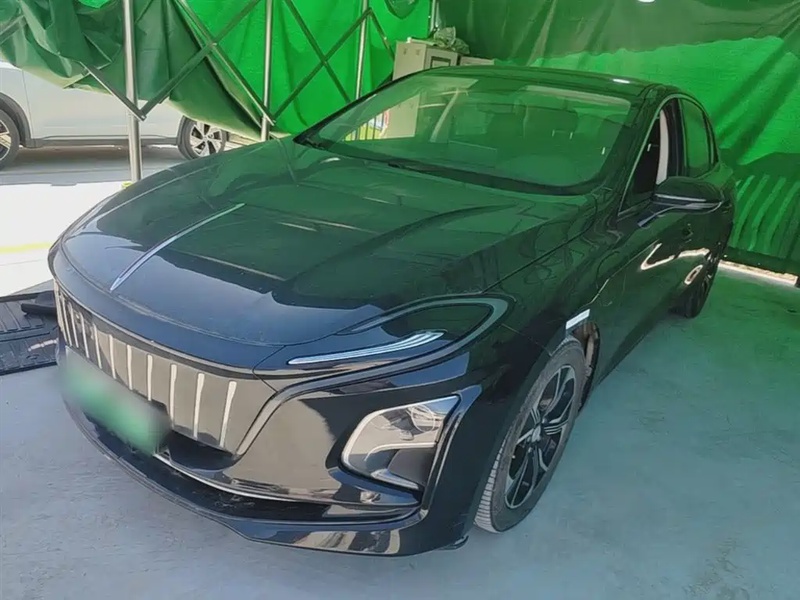 Hongqi E-QM5