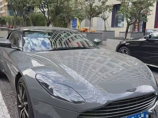Aston Martin DB11 2022