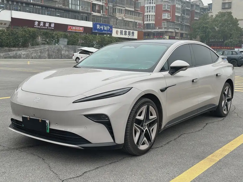 Roewe F7