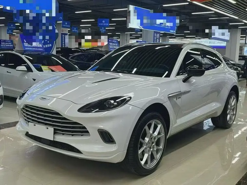 Aston Martin DBX 2021