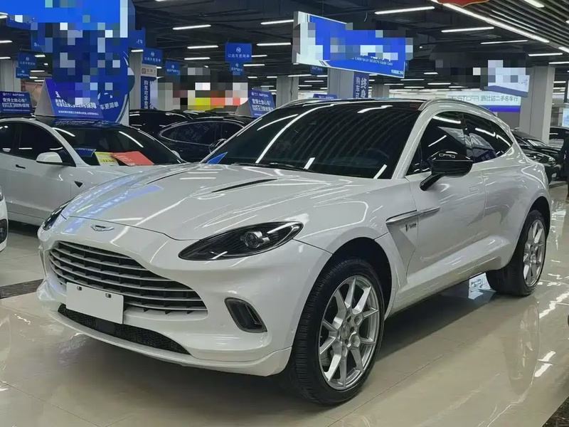 Aston Martin DBX