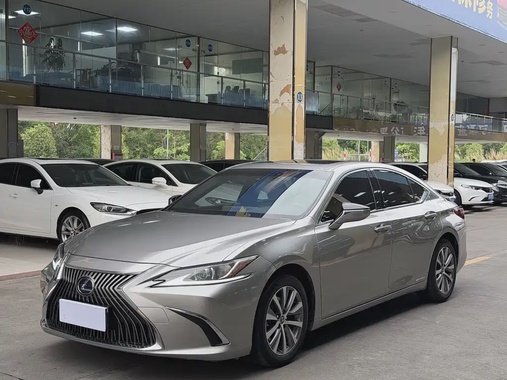 Lexus ES 2020