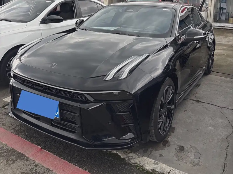 Lynk & Co 03