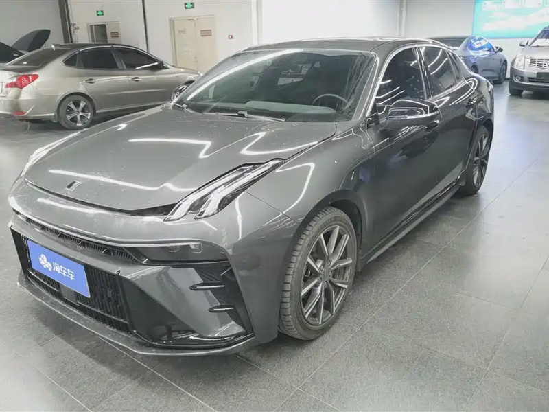 Lynk & Co 03