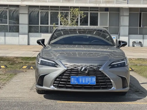 Lexus ES 2025