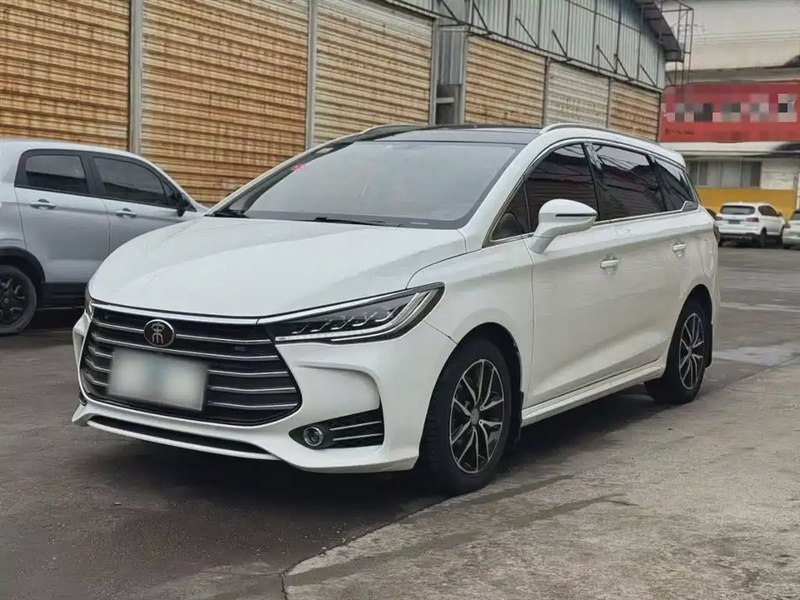 BYD MAX
