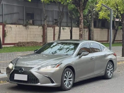 Lexus ES 2021