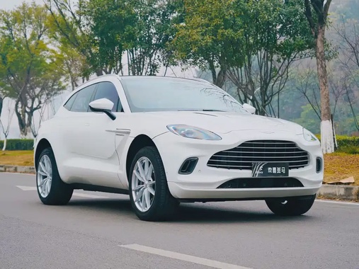 Aston Martin DBX 2022