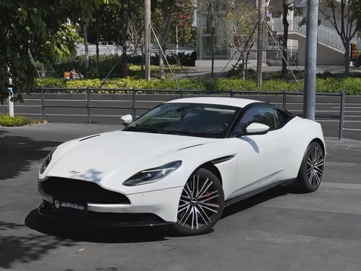 Aston Martin DB11 2019