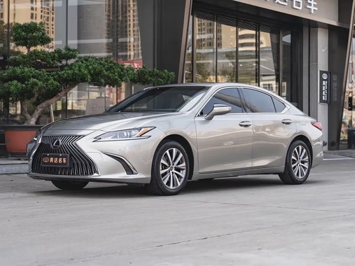 Lexus ES 2020