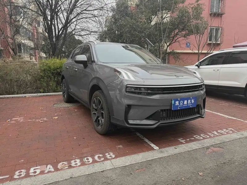 Lynk & Co 06