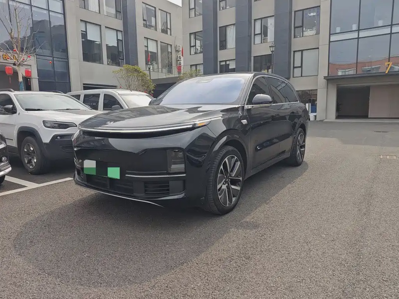 Li Auto L8
