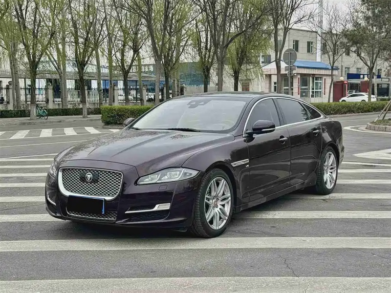 Jaguar XJ