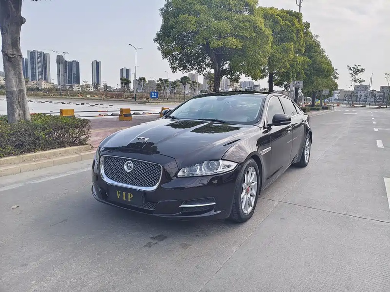 Jaguar XJ