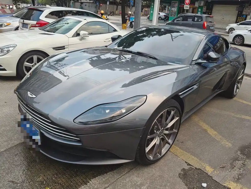 Aston Martin DB11