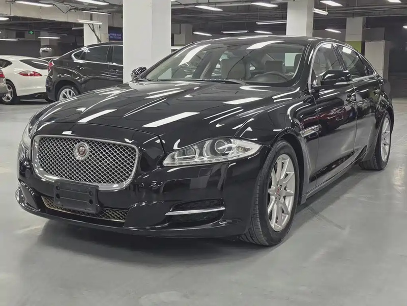 Jaguar XJ