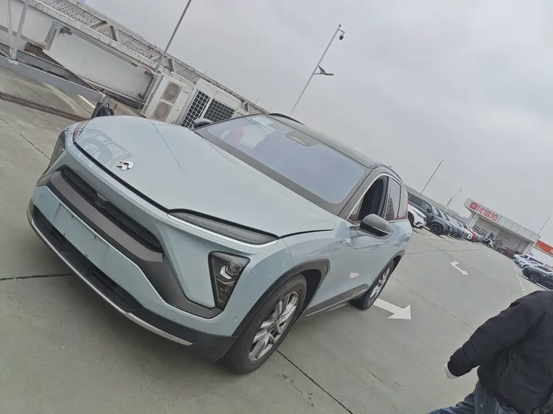 NIO ES6