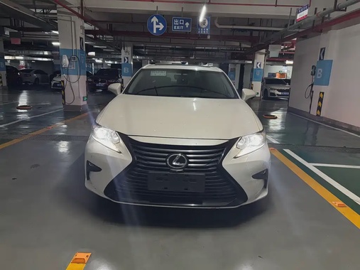 Lexus ES 2018