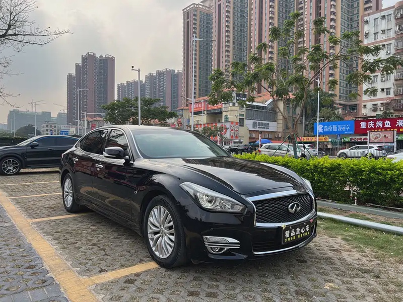 Infiniti Q70