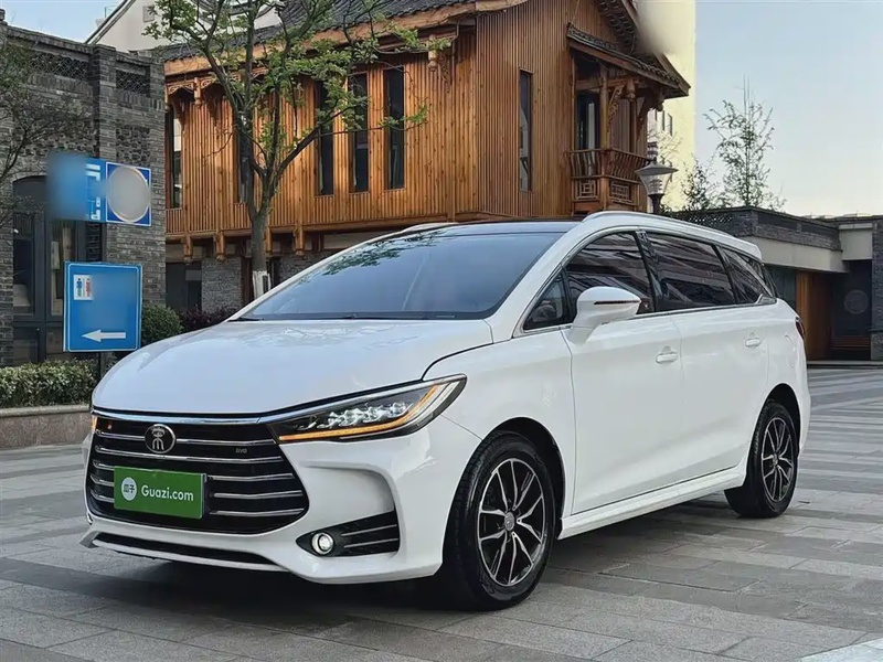 BYD MAX