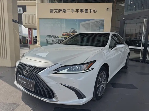 Lexus ES 2024