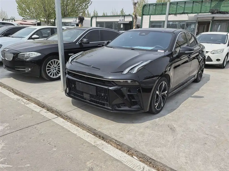 Lynk & Co 03