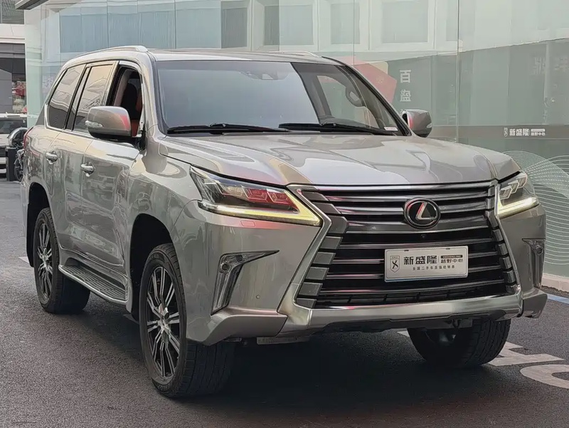 Lexus LX